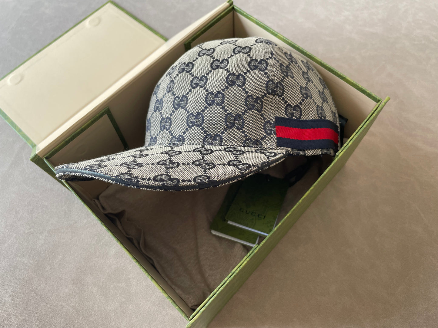 Gucci Canvas classique - 2 colors