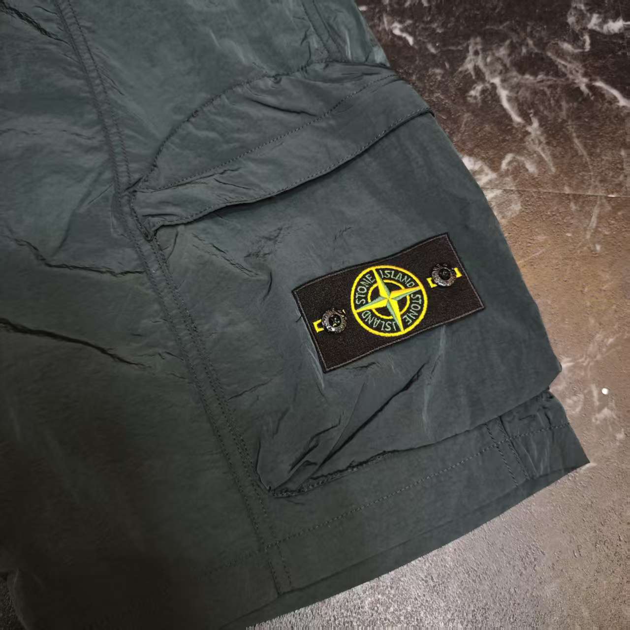 Short Stone Island