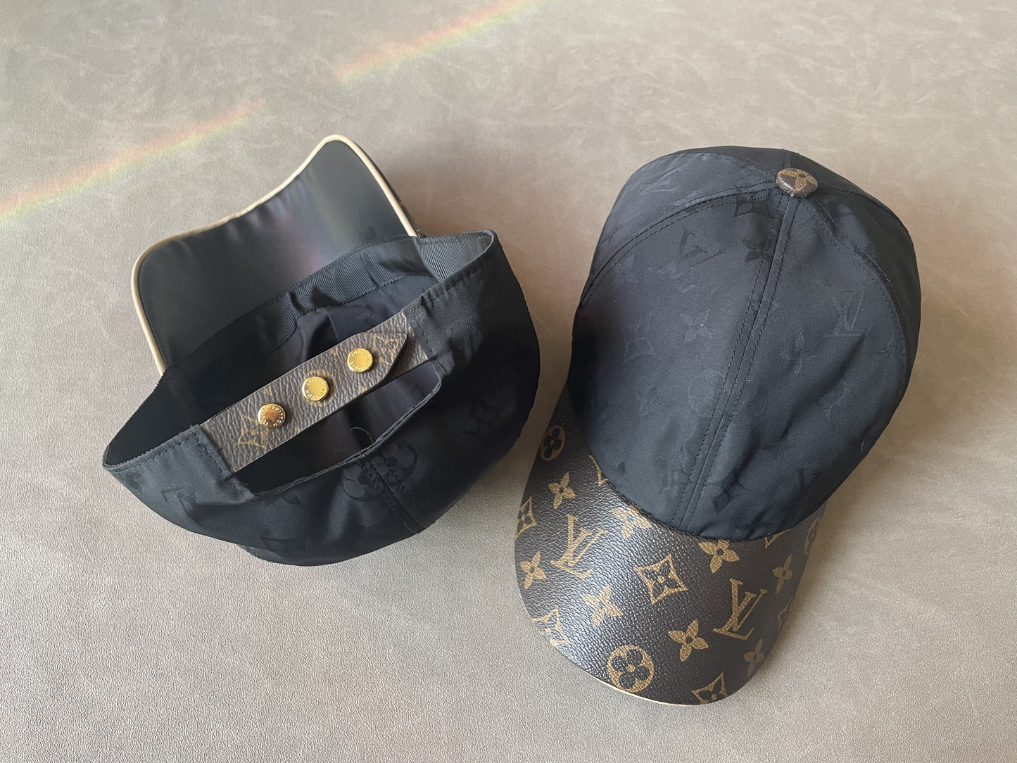 LV imperméable noir