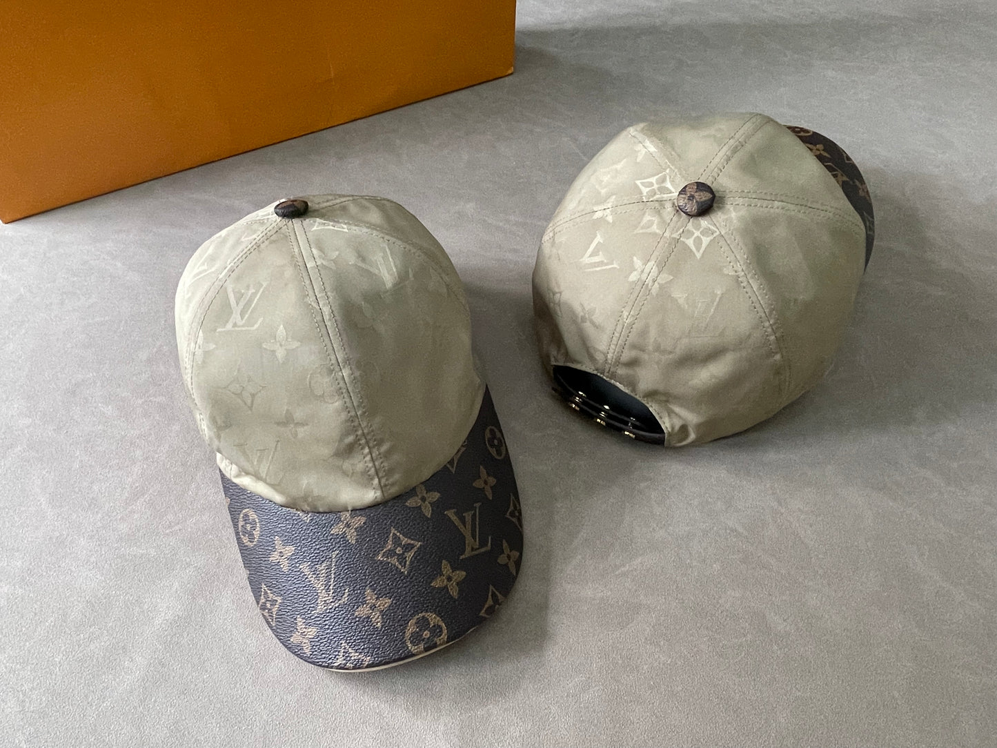 LV Imperméable beige