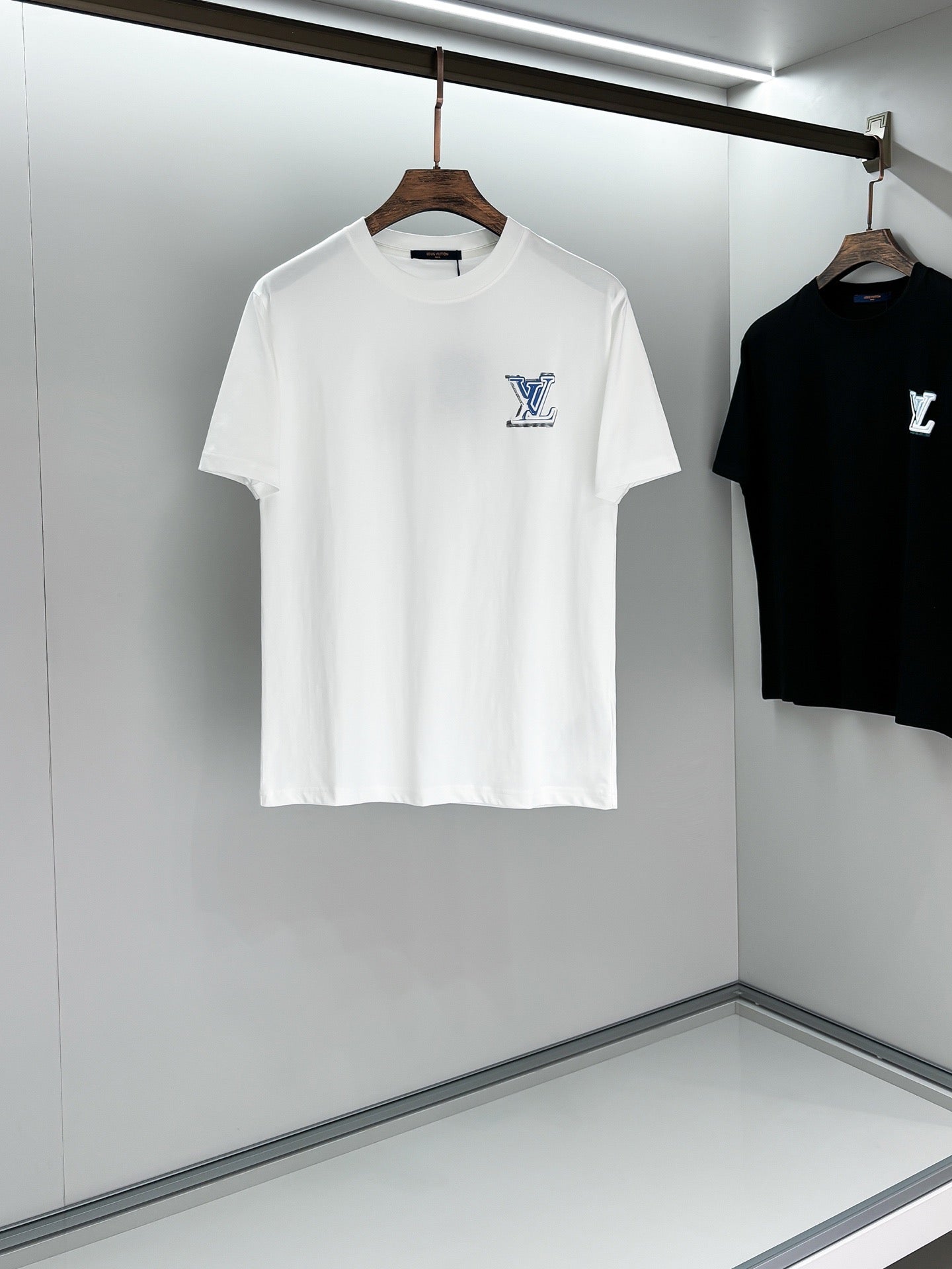 Tshirt LV logo