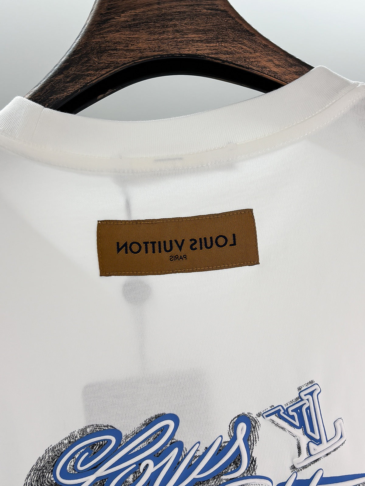 Tshirt LV logo